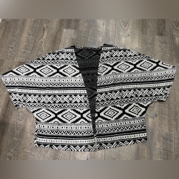 Tribal Open Front Dolman Cover Up By, BONGO
Medium - Picture 7 of 10